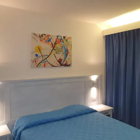 Le Tre Isole Отель Маджоне