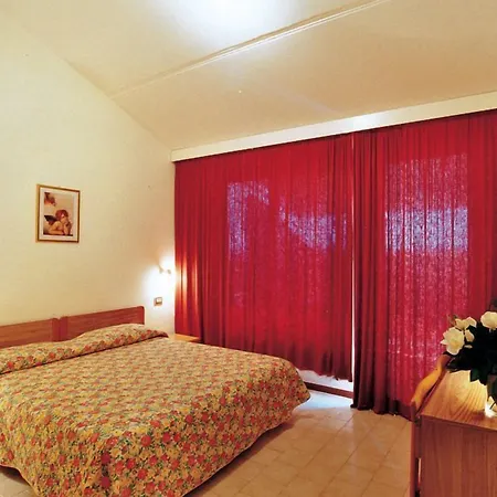 Le Tre Isole Отель Маджоне