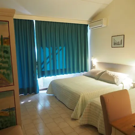 Le Tre Isole Отель 3*